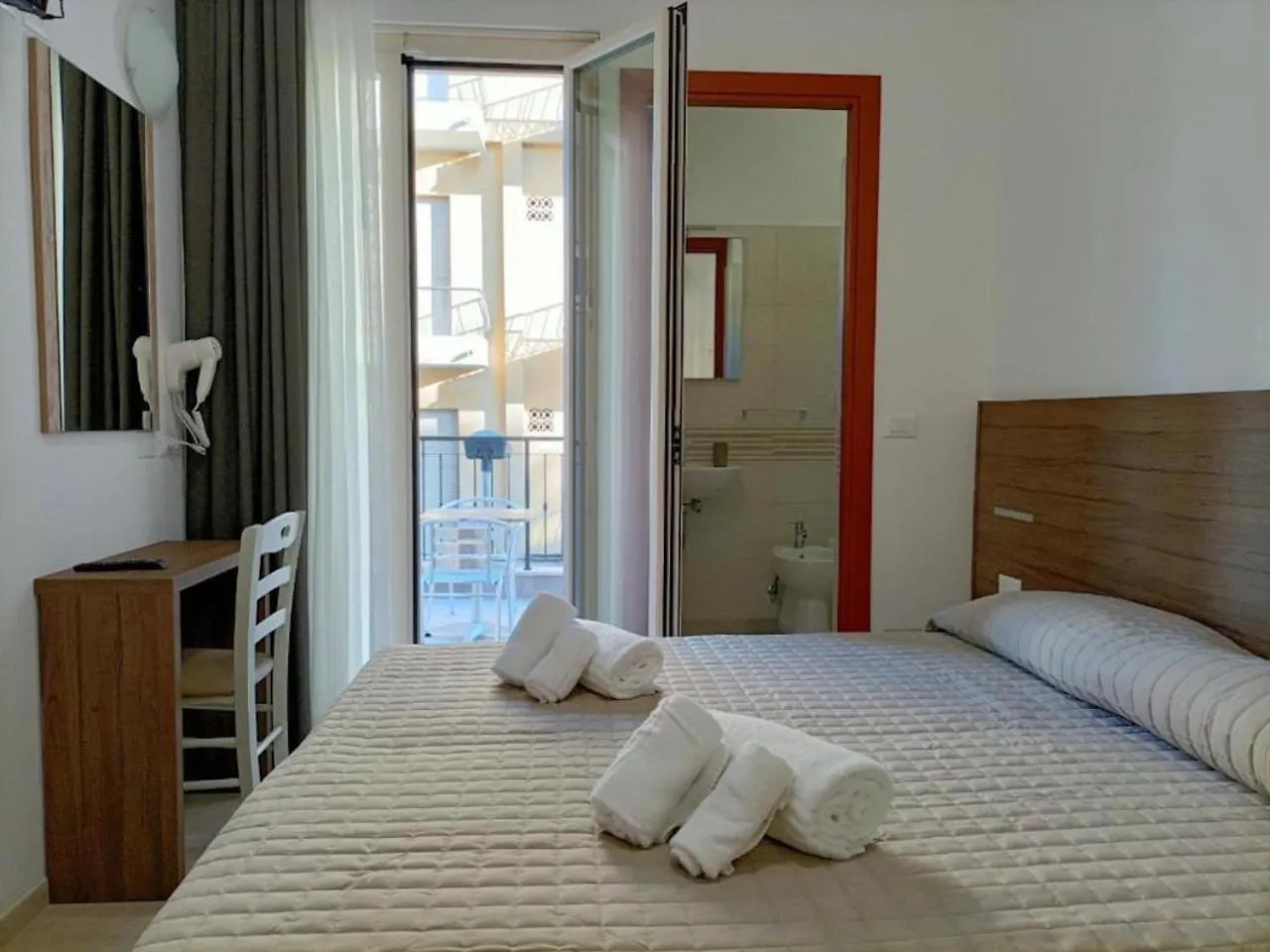 **  רימיני Hotel Bed And Book איטליה