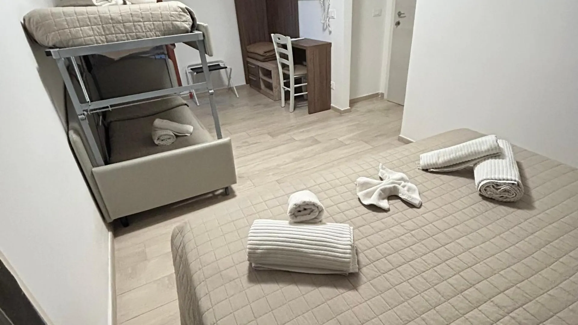 **  רימיני Hotel Bed And Book איטליה